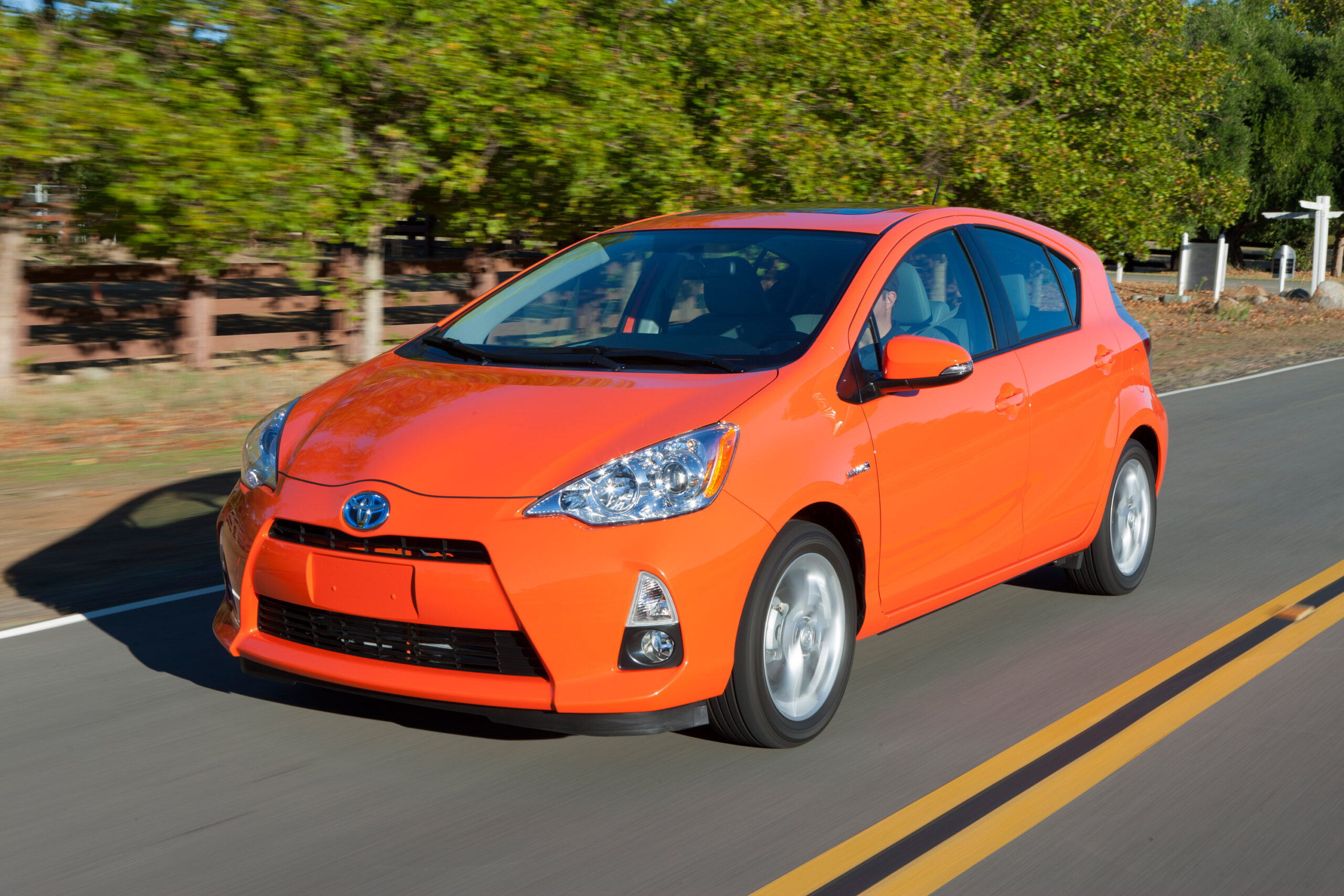 2012-toyota-prius-c_100390551_h